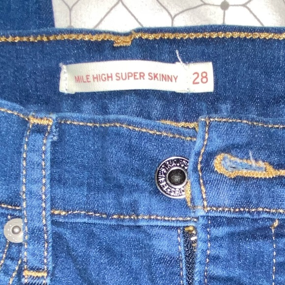 Size 28 Levi’s Mile High regular length denim.. 29 inch length - Picture 7 of 9